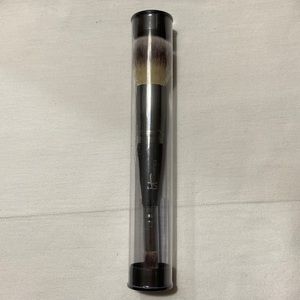 it Cosmetics makeup brush